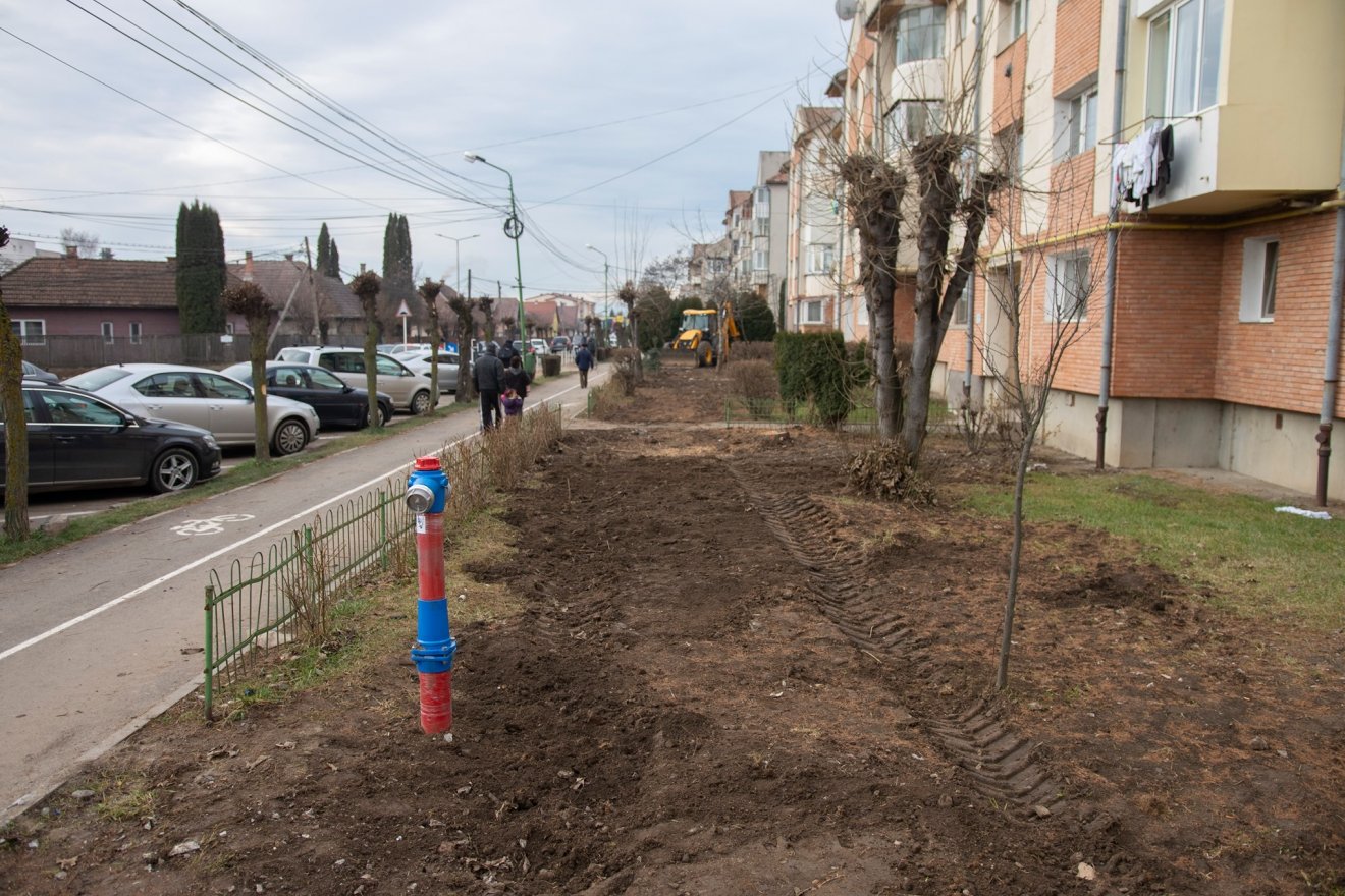 Kézdivásárhelyen a Csernátoni út vezetékcseréjével sok gond megoldódott az ivóvíz-szolgáltatás terén •  Fotó: Tofán Levente