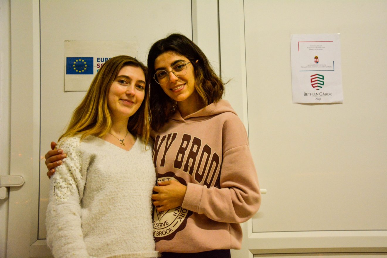 Sinem és Gülcan segítségével bárki díjmentesen tanulhat törökül •  Fotó: Soso Tkhlashidze