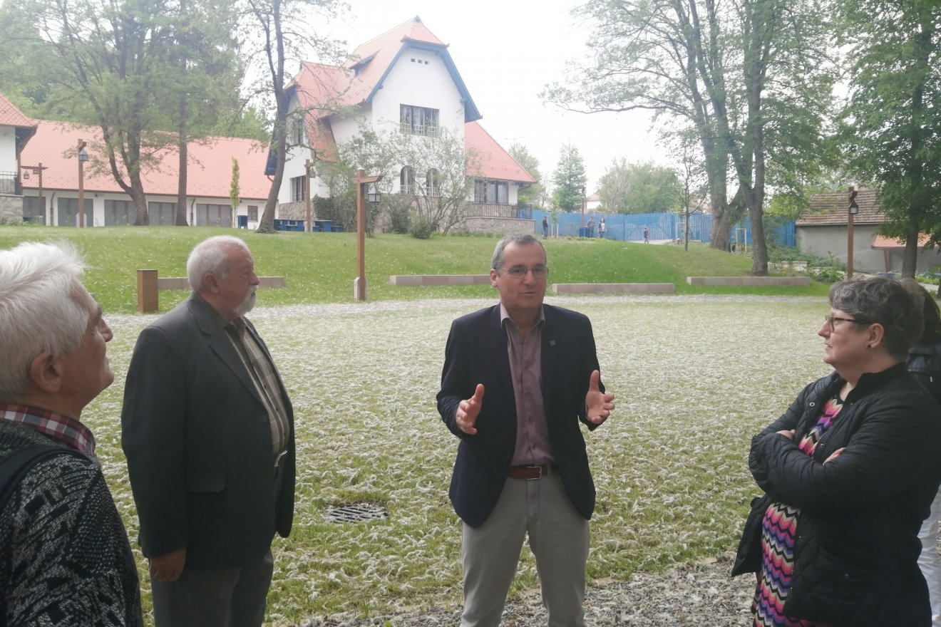 Vargha Mihály igazgató maga is szívesen válaszolt a kérdésekre •  Fotó: Bodor Tünde