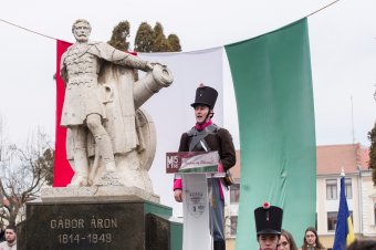 Szónok- és szavalóversenyt rendeznek a hősök tiszteletére