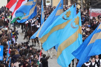 „A magyar hazáért életüket adók lelki nyugalmáért ma is meg kell küzdenünk”