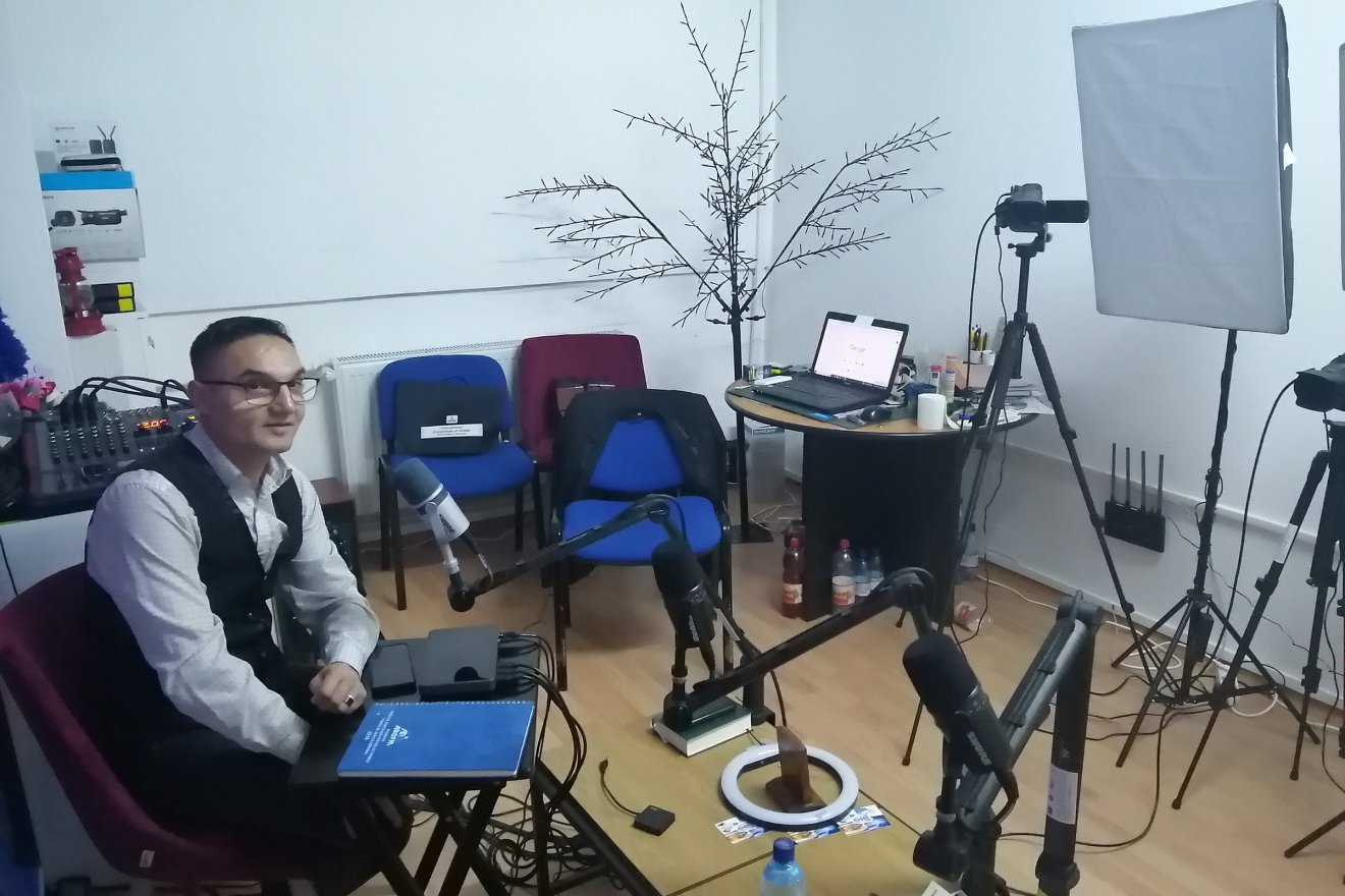 Egy start up pályázatból sikerült ezt a kis tévéstúdiót felszerelni és másfél évig működtetni •  Fotó: Bodor Tünde