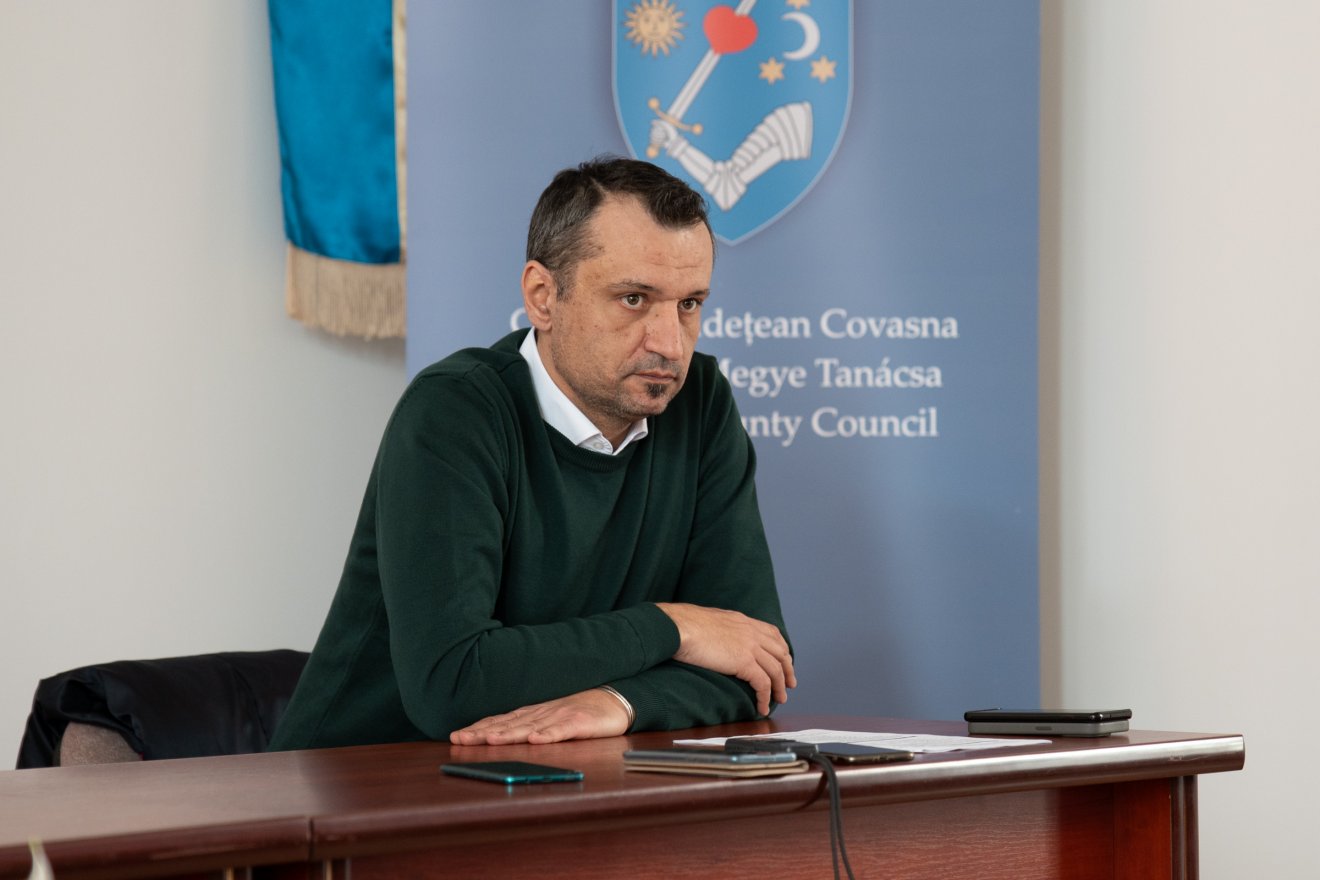 Ivașcu Marius-Daniel, a Kovászna megyei rendőrség főfelügyelő-helyettese. Az iskolákban történő kihágásokról beszélt •  Fotó: Tuchiluș Alex