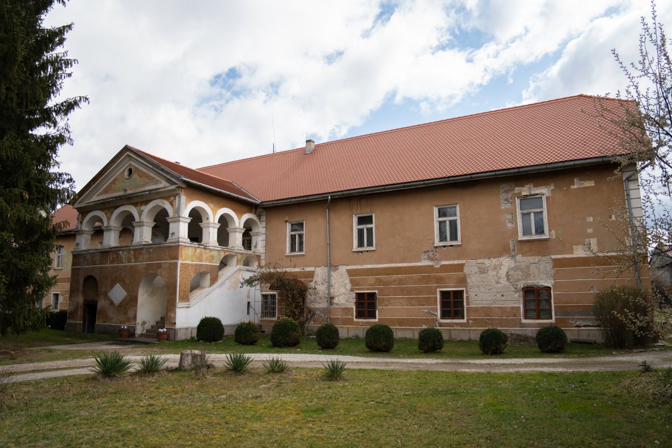 Az uzoni Béldi–Mikes-kastély •  Fotó: Tuchiluș Alex