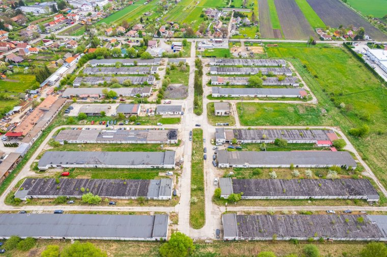 Saját cégre bízza az önkormányzat a tyúkfarm bontását Sepsiszentgyörgyön