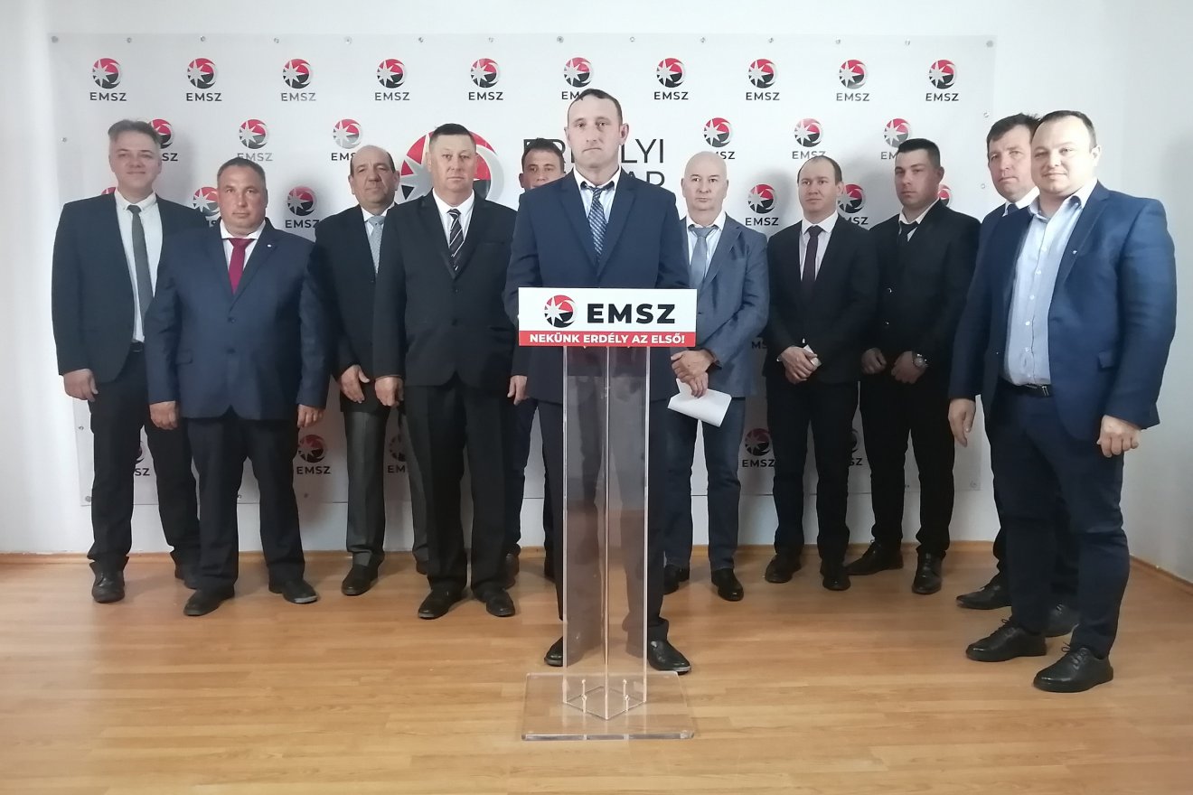 Az EMSZ teljes szentkatolnai jelöltcsapatát bemutatta a sajtótájékoztatón. •  Fotó: Bodor Tünde