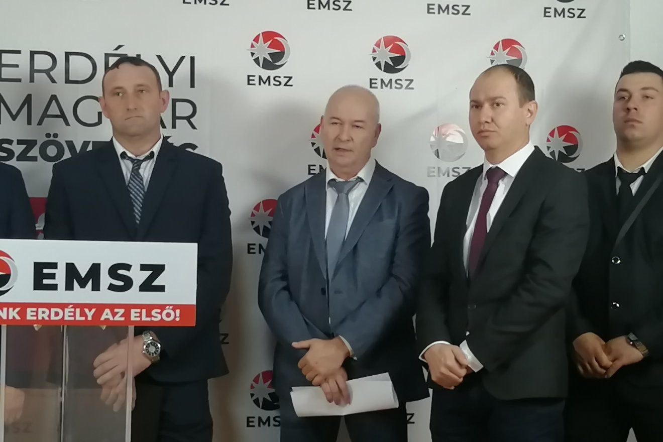 Zsigmond Zoltán polgármesterjelölt, Papp Attila és Bartos Károly tanácsosjelöltek •  Fotó: Bodor Tünde