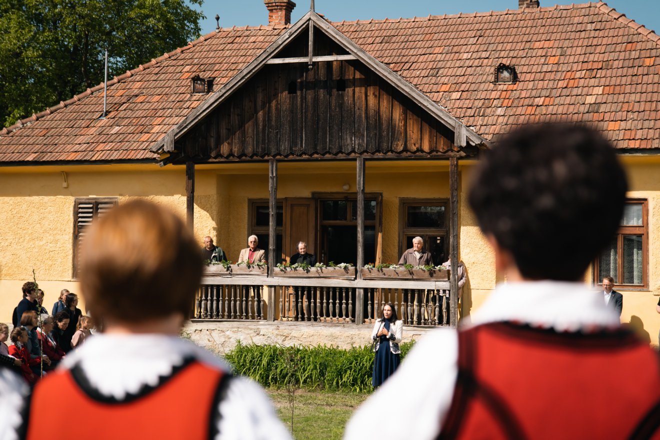 A Héjja-házban őrzik a falu múltját •  Fotó: Tuchiluș Alex