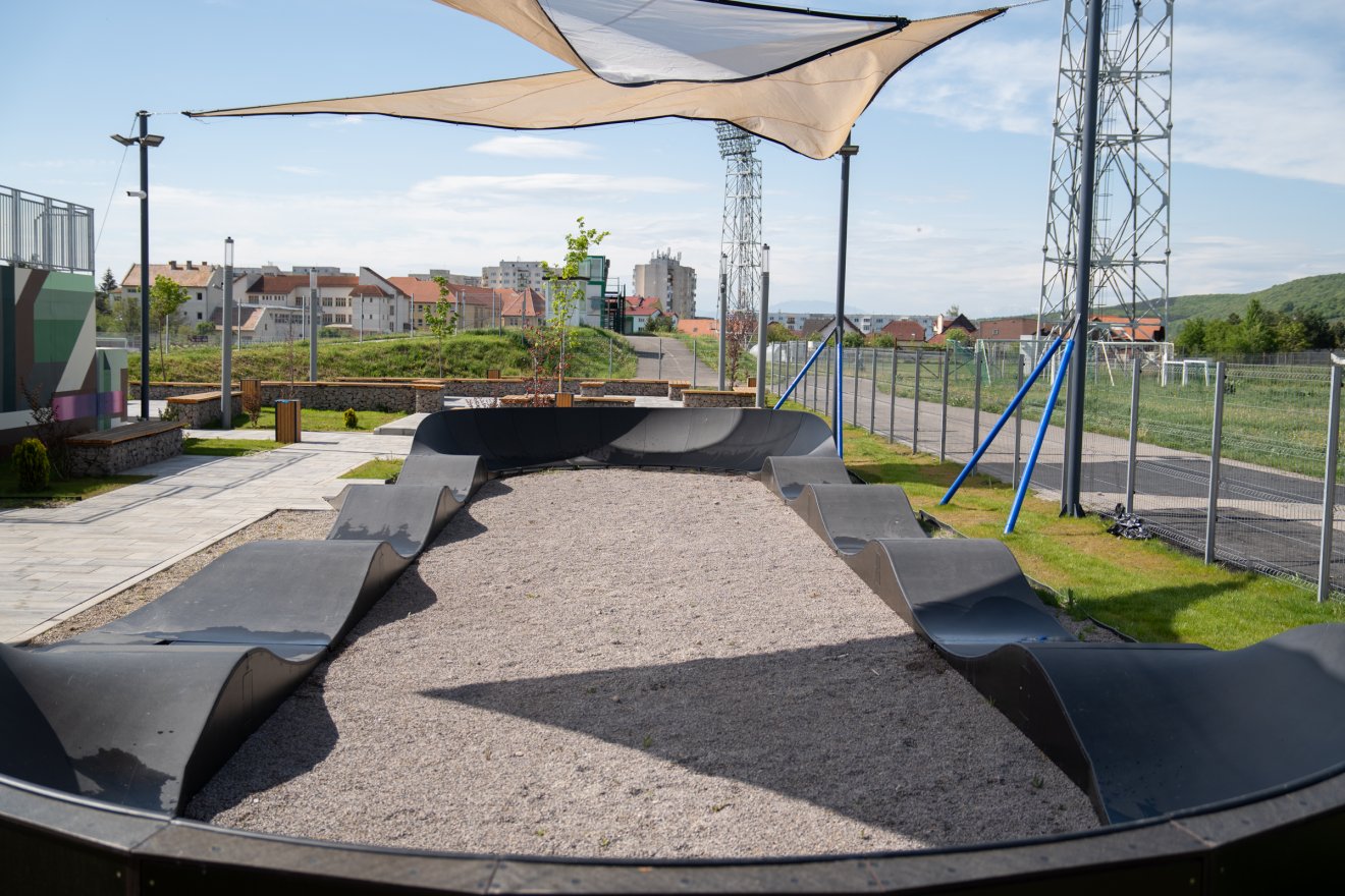 Árnyékolók a parkban •  Fotó: Tuchiluș Alex