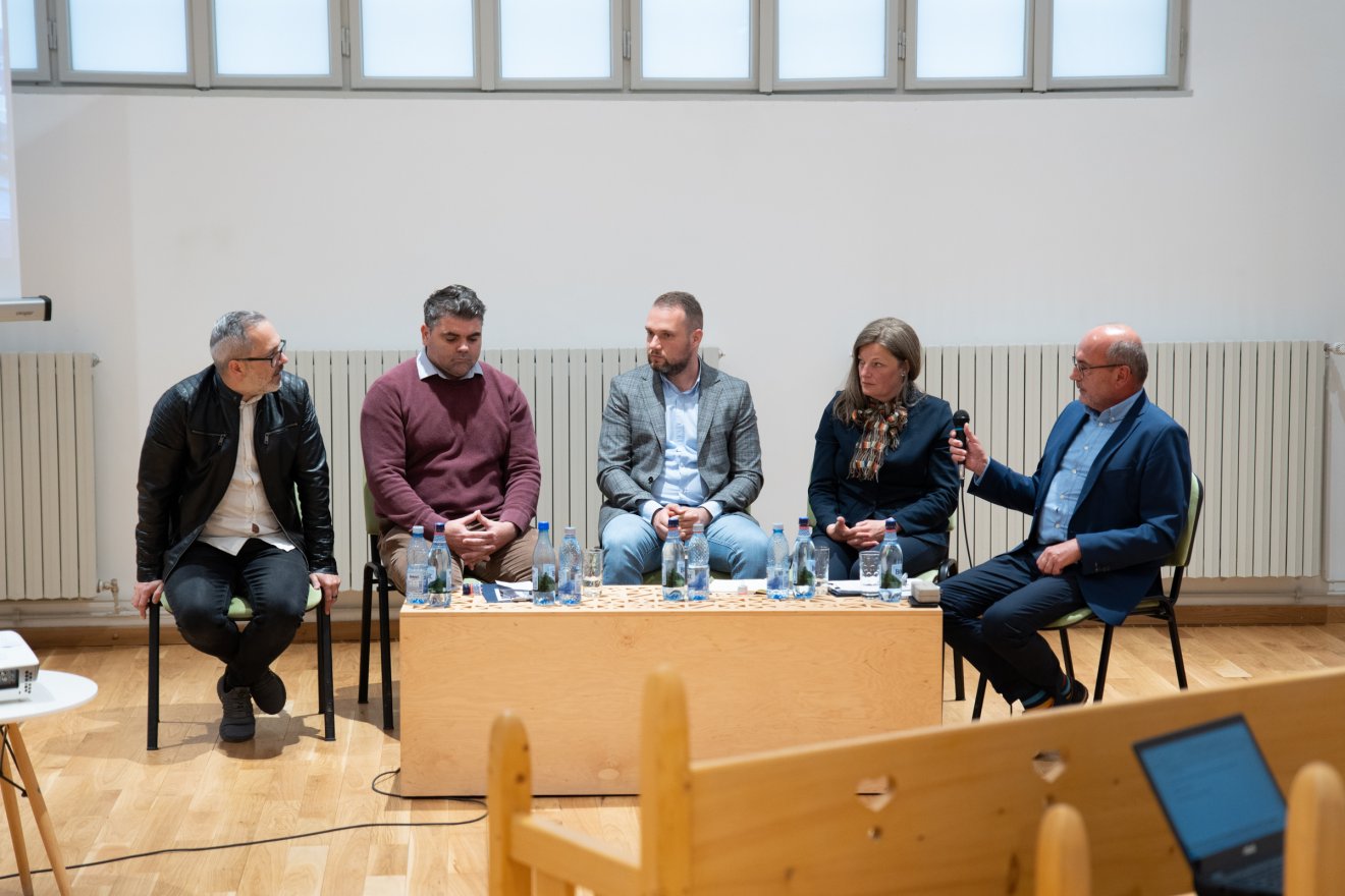 A kommunikációra folyamatosan megmutatkozik az igény az ágazat szereplői részéről ezért is szervezte meg a szakmai találkozót a Kovászna Megye Turizmusáért Egyesület •  Fotó: Tuchiluș Alex