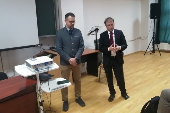 A búr és az erdélyi magyar kisebbségi sors közelebb áll egymáshoz, mint gondolnánk