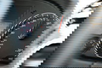 Már 148 halálos áldozatot követelt idén a gyorshajtás