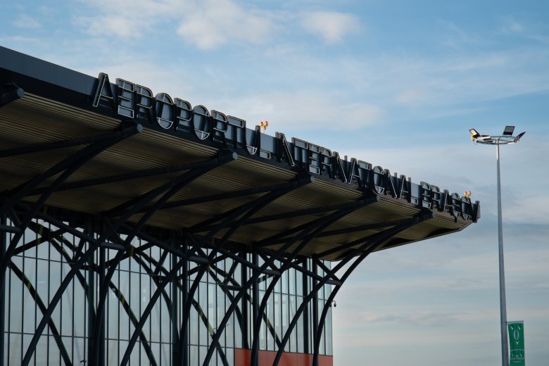 Felpörög a brassói repülőtér: emelkedik az utasforgalom, hamarosan a bővítés is elkezdődik