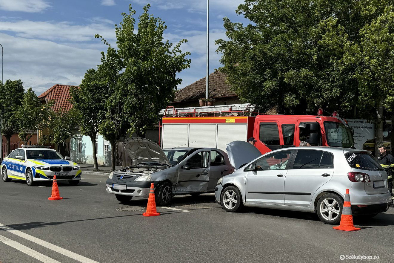Nem tudott időben lefékezni a szabályosan közlekedő járművezető •  Fotó: Farkas Orsolya