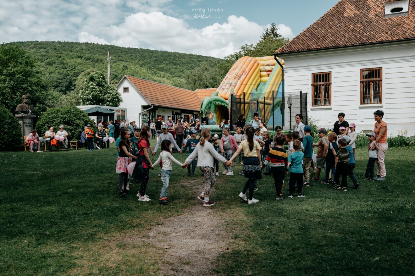 Újra benépesülhet kicsikkel és nagyokkal a múzeum udvara •  Fotó: Virág István