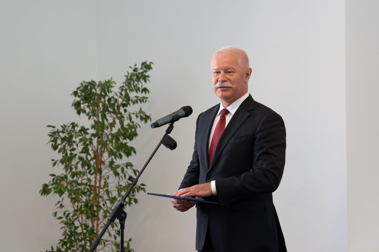 Csák János miniszter végigkíséri a szakképző 