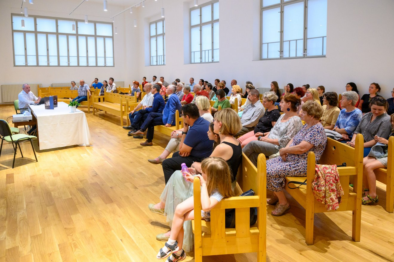 Nagy érdeklődés övezte a könyvbemutatót •  Fotó: Vargyasi Levente