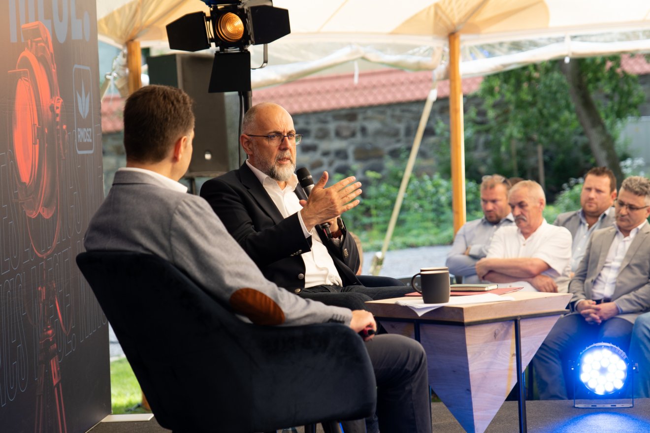 Bizonyos dolgokról az emberek egy-két év után azt gondolják, mindig így volt, pedig nem – utalt arra Kelemen Hunor, hogy hajlamosak vagyunk elfeledkezni a fejlődést mutató tényekről •  Fotó: Tuchiluș Alex