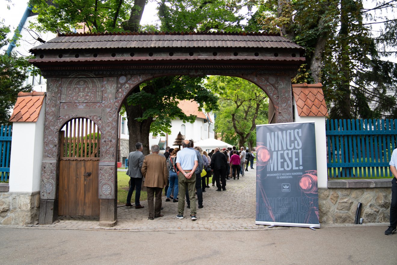 Jelentősége van annak is, hogy a Székely Nemzeti Múzeum kertjében került sor a „megmondóestre” •  Fotó: Tuchiluș Alex