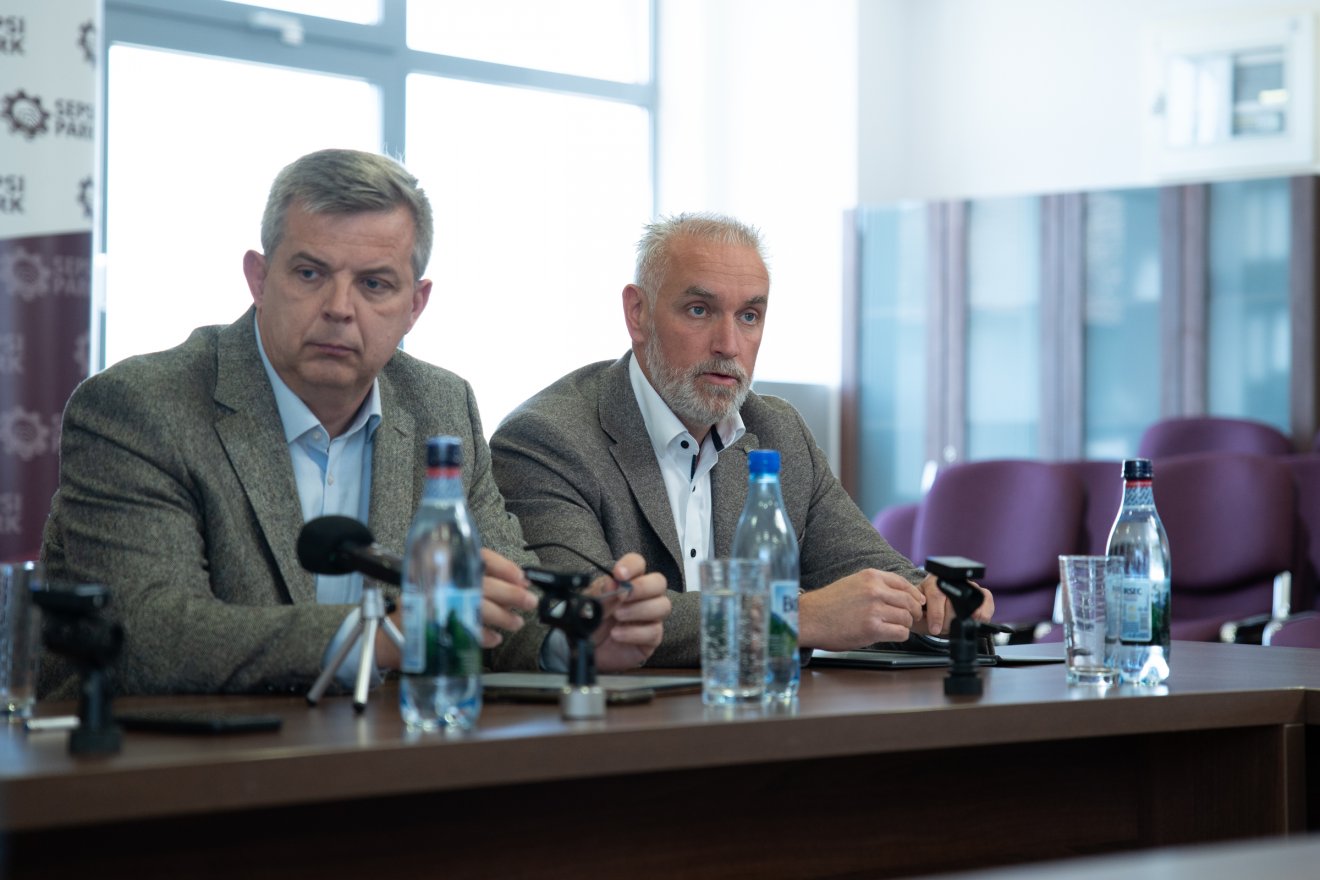 Miklós Zoltán az ipari park terjeszkedését vetítette előre, Edler András a de minimis támogatások hozadékáról beszélt •  Fotó: Tuchiluș Alex