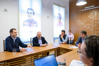 Csak együtt megy, külön-külön kevés az esély a városházának és szociális intézményeknek sikeresnek lenni