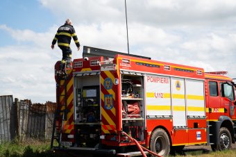 Saját maga oltotta el a tüzet, miután felrobbant egy gázpalack, majd kórházba vitték