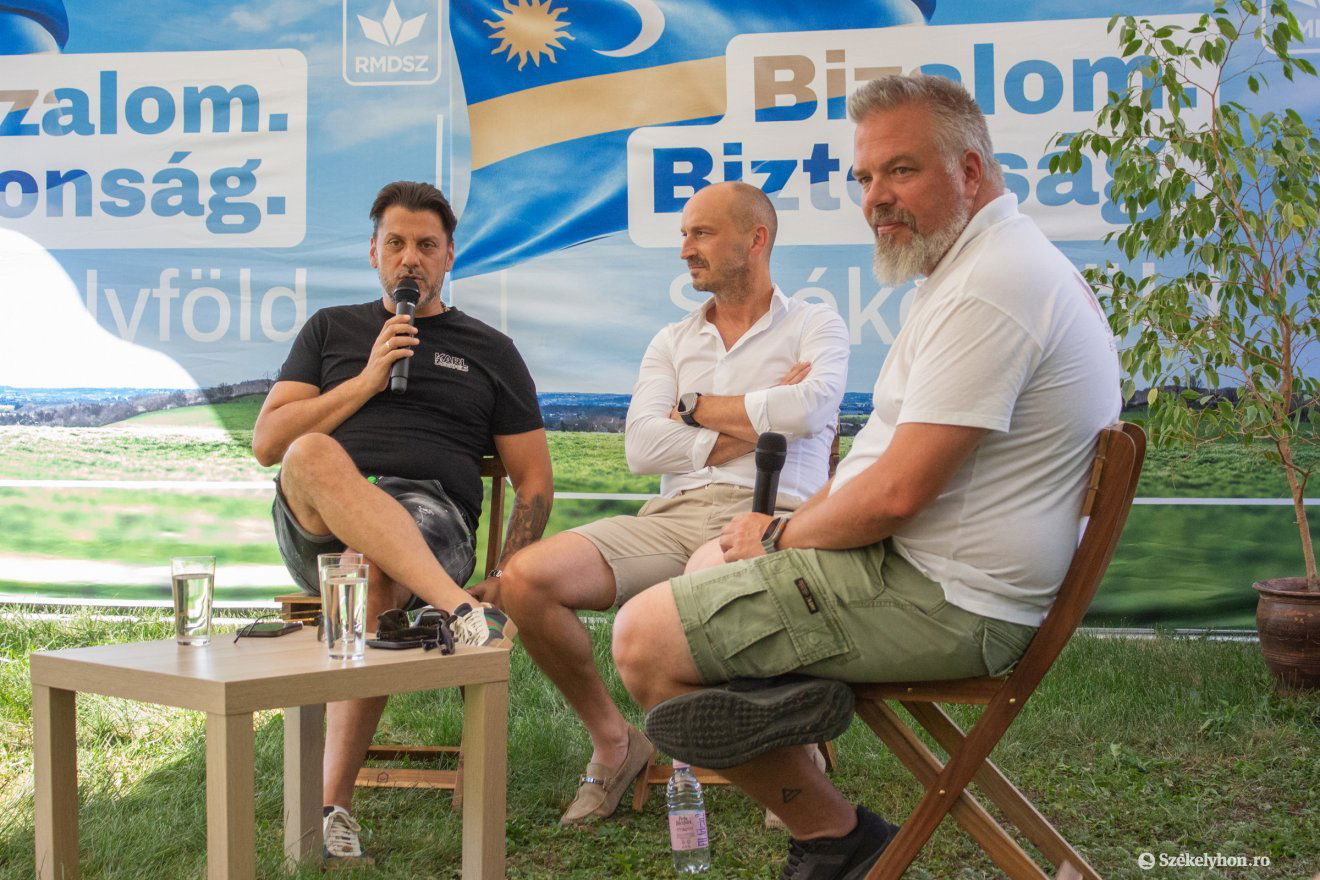 Kökény Attilával és Rakonczai Viktorral Kiss Bence beszélgetett •  Fotó: Borbély Fanni