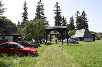 Múzeumok éjszakája: veterán autókat is meg lehetett tekinteni Csernátonban