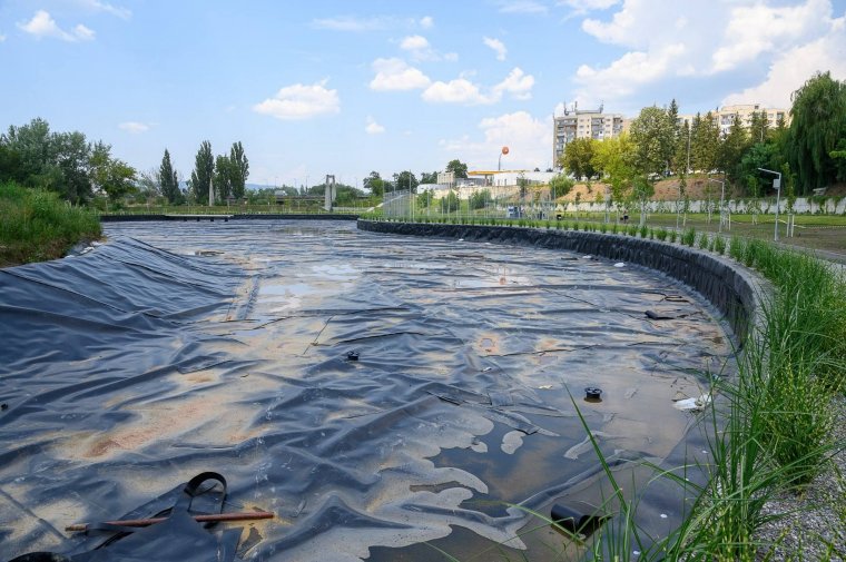 Végéhez közeledik az állomási tó rendbetétele