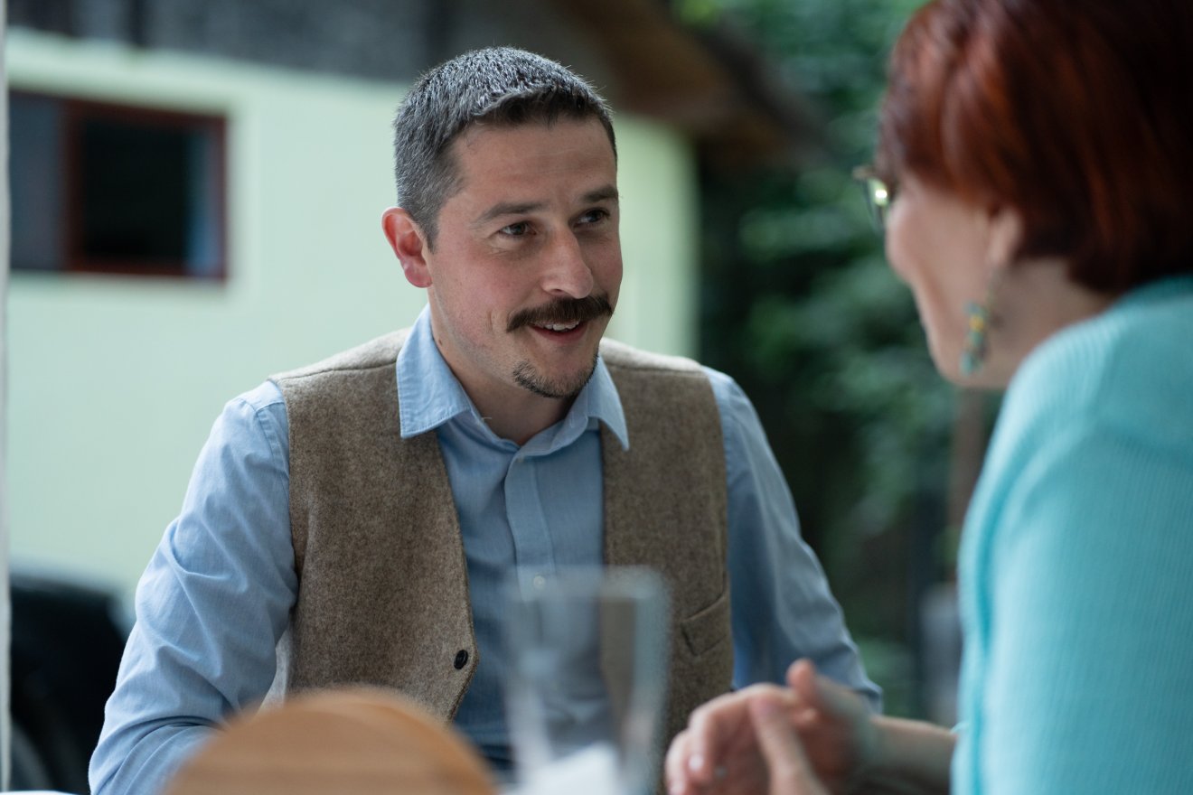 Tőkés Zsolt: Igyekszünk a szívnek is adni – mondja. És van elégtétel is: a sok kézfogás, a sok visszajáró résztvevő •  Fotó: Tuchiluș Alex