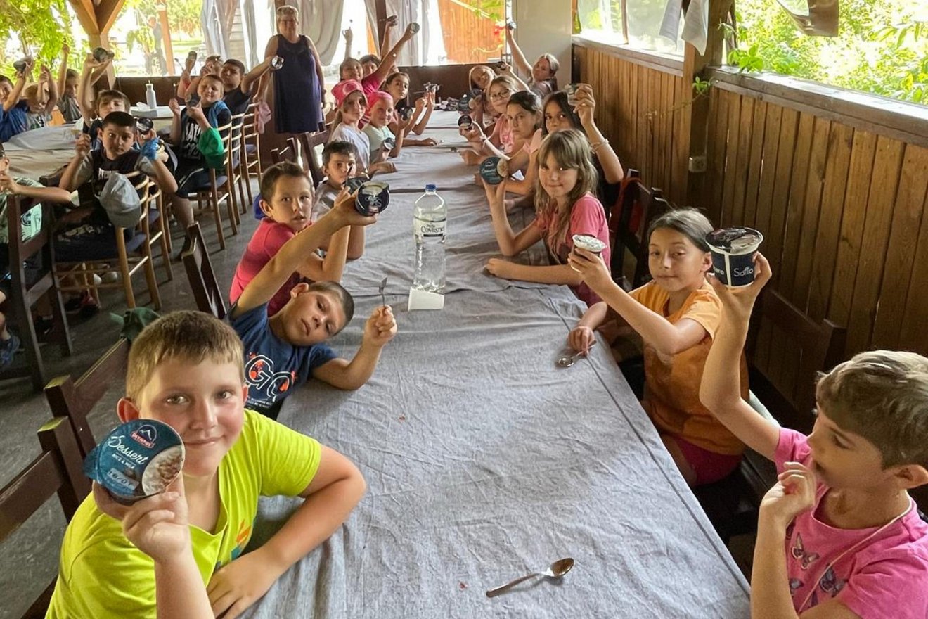 Alkotva játszani a kisemberek lényeges jellemzője •  Fotó: Kovászna Megyei Vöröskereszt