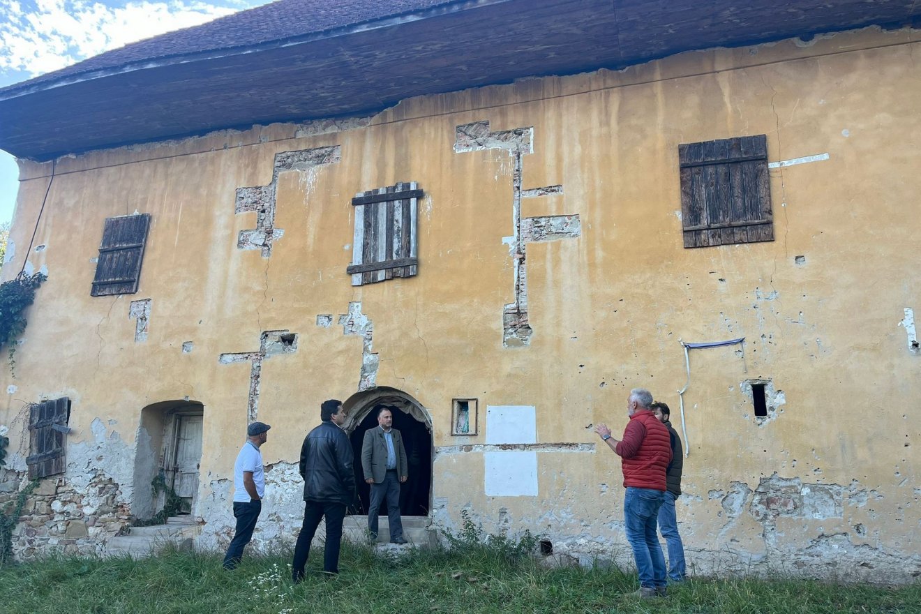 Közel 35 éve üresen áll, életveszélyes a 17–18. századi, aldobolyi Hollaky-kúria •  Fotó: Benkő Árpád Jenő/Facebook