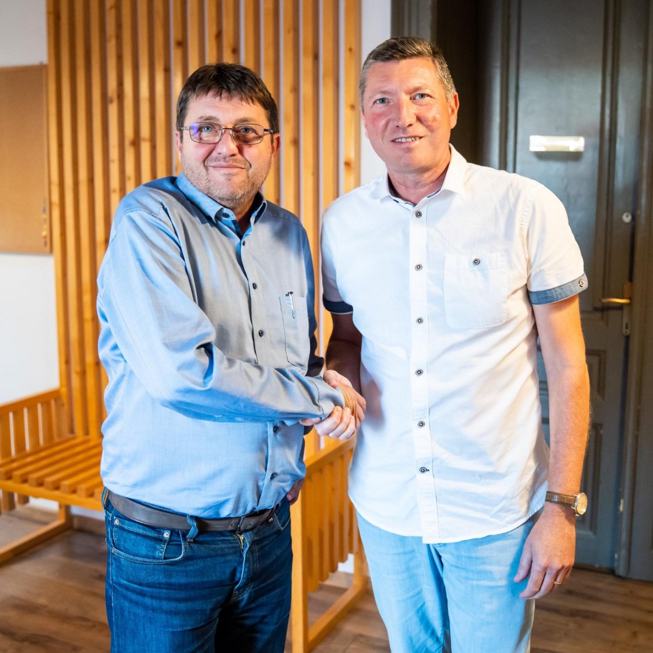 Könczei Csaba (balról) a gazdák érdekében folytatná a parlamenti munkát, Gál Károly erdővidéki képviselő eddig a tanügyi bizottságban tevékenykedett •  Fotó: RMDSZ - Háromszéki Területi Szervezet/Facebook