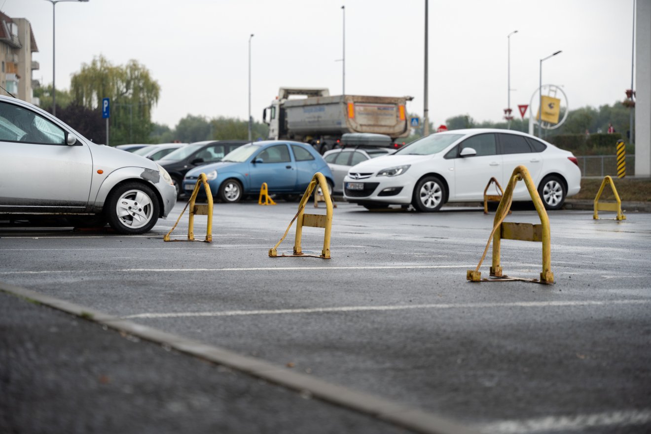 Egyre több parkolóhelyre kerül lakat •  Fotó: Tuchiluș Alex