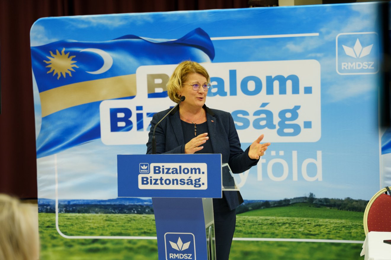 Horváth Anna értékelte a háromszéki RMDSZ által a nyári választásokon elért kiváló eredményeket, az ezek érdekében kifejtett munkát •  Fotó: Tuchiluș Alex