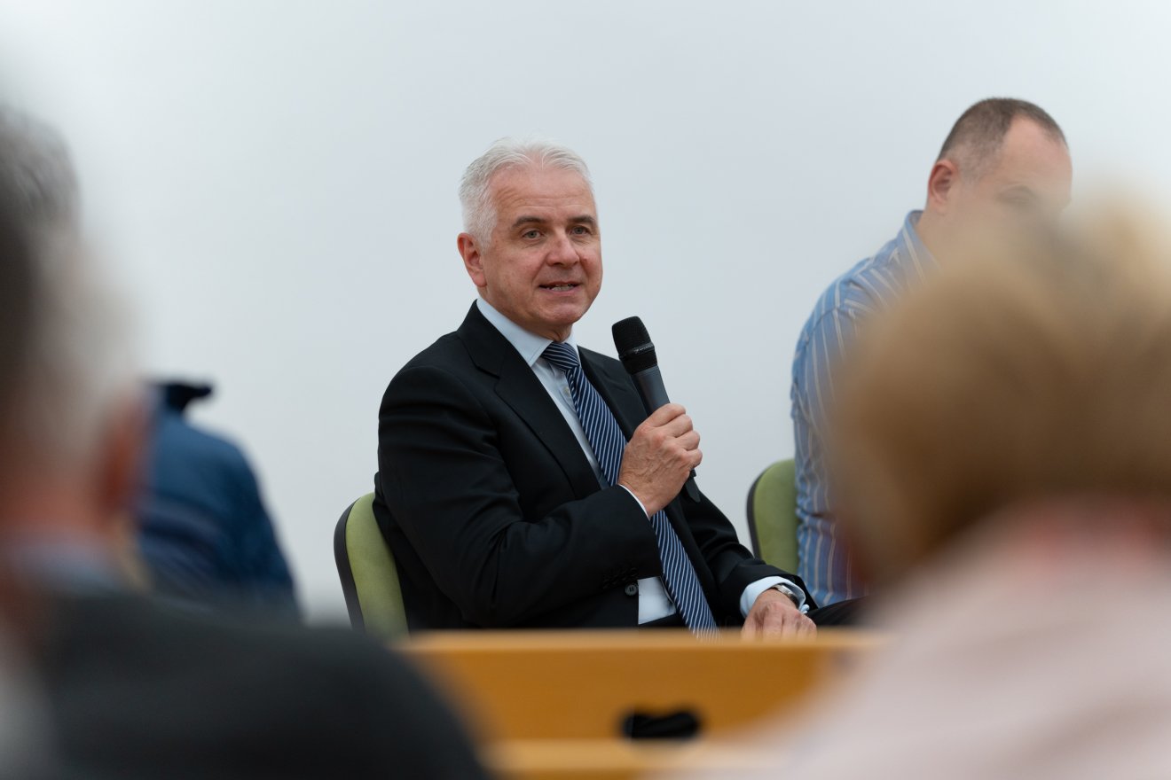 Szalay-Berzeviczy Attila, a szerző •  Fotó: Tuchiluș Alex