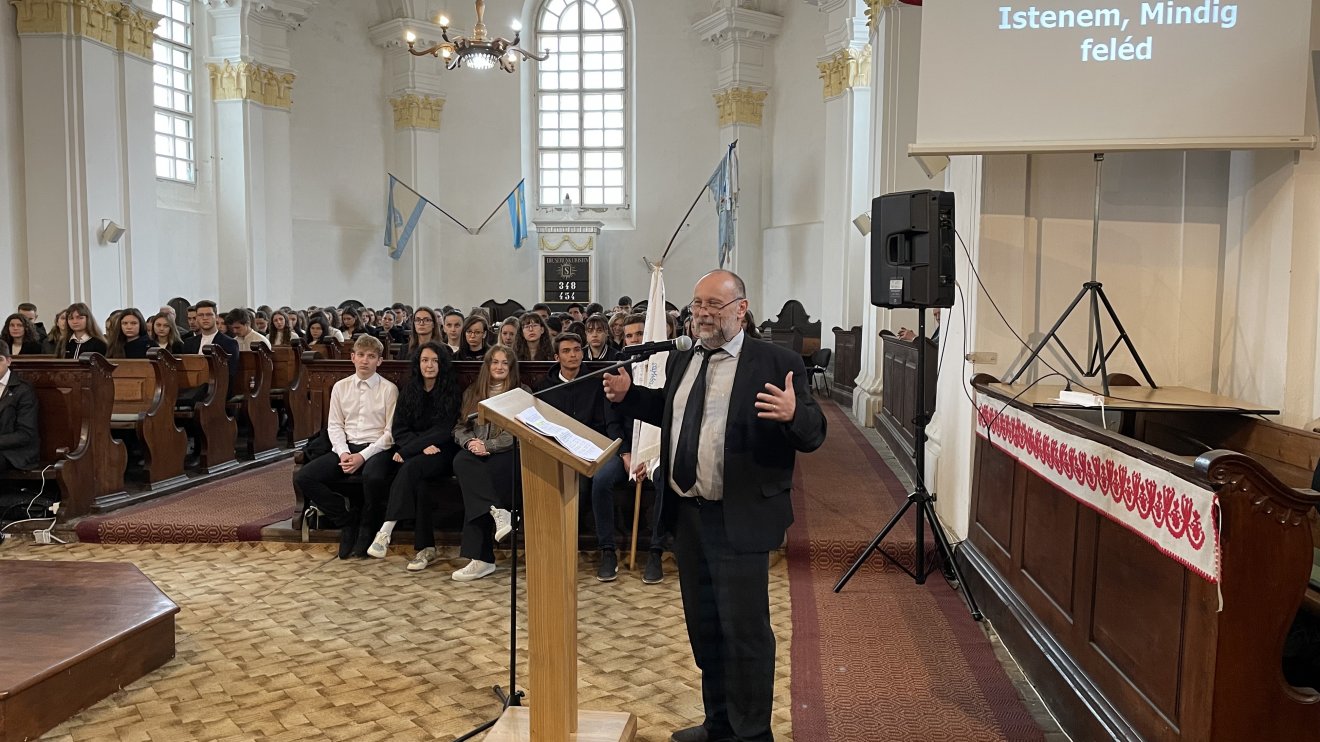 Bartos Károly iskolalelkész: bizalommal tekintünk a jövő felé, de még bőven van dolgunk. Nekifeszülni az előttünk lévő akadályoknak •  Fotó: Gábor Balázs