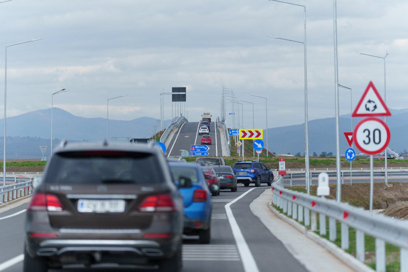 Fellélegzett a város: átadták a forgalomnak Sepsiszentgyörgy elkerülőútját •  Fotó: Tuchiluș Alex