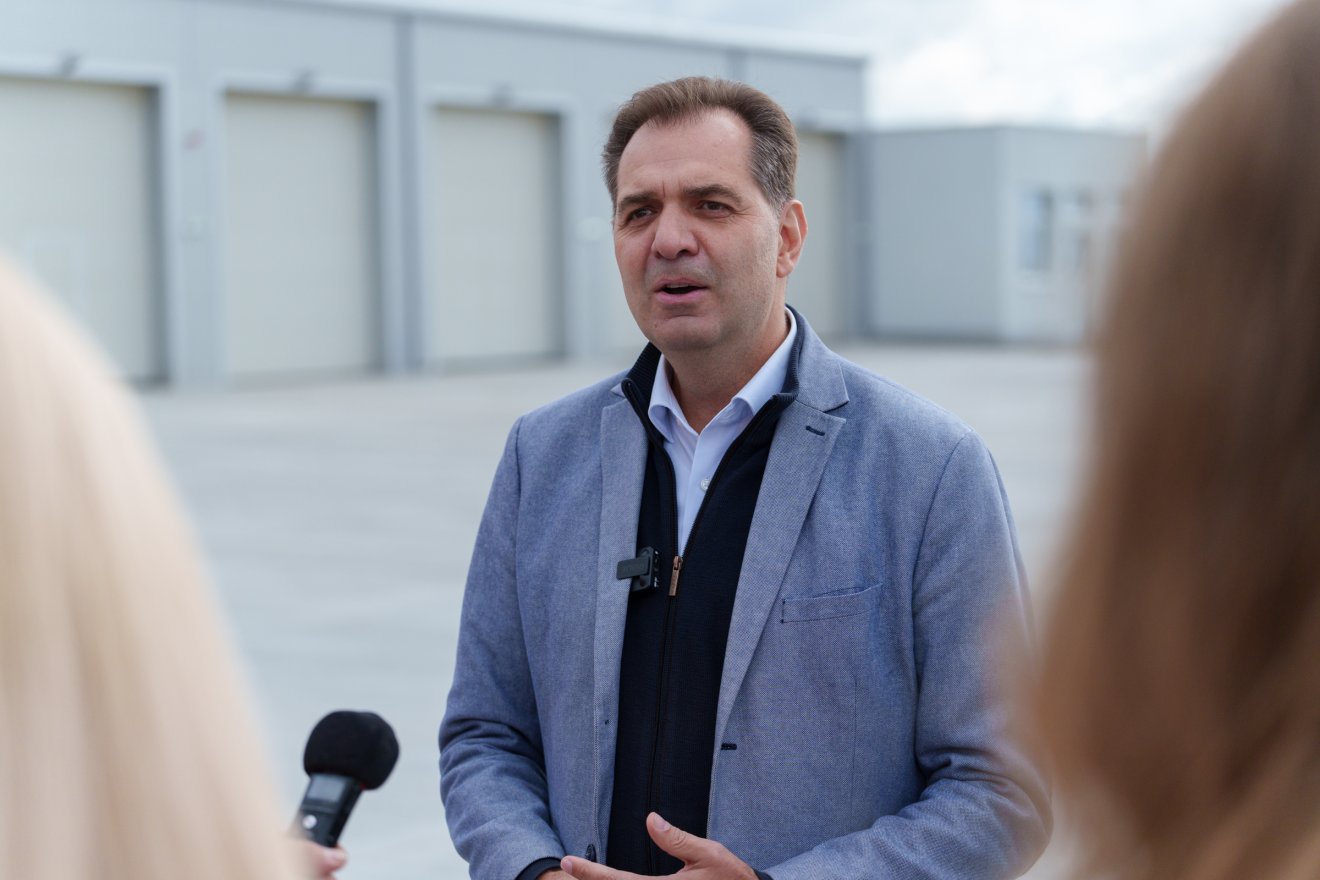 Antal Árpád szerint kétnyelvűre fogják cserélni a táblákat •  Fotó: Tuchiluș Alex
