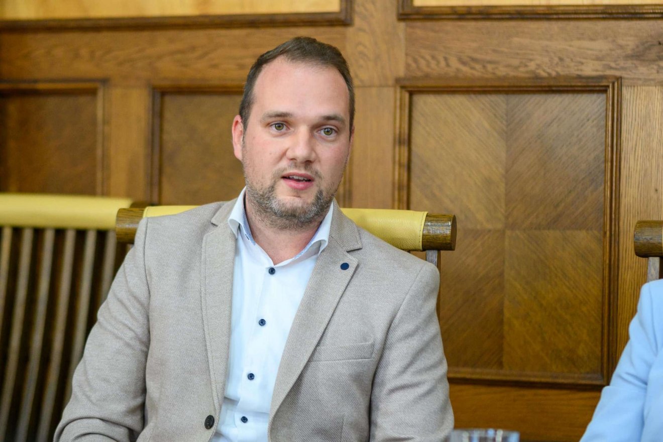 Jakab István Barna a projektmenedzsmentben lesz nagy segítségére a polgármesternek •  Fotó: Antal Árpád/Facebook