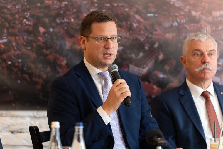 Gulyás Gergely: nincs dolgunk a román választással, de a román elnökkel majd lesz, együttműködésre törekszünk Romániával
