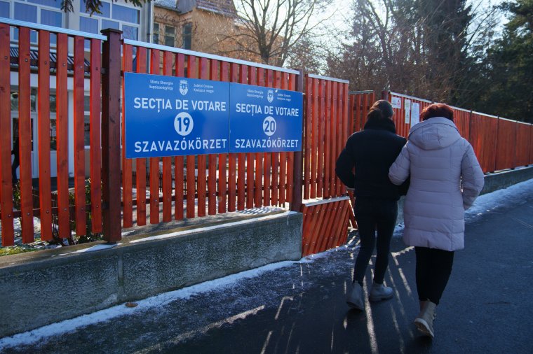 Templom utáni szavazókedv: egy kicsit még várakozni is kellett néhány szavazóhelyiségnél