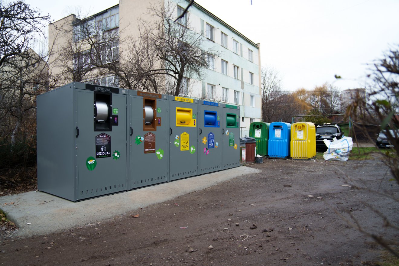Az okoskonténereket magyar felirattal is ellátják az elkövetkező időszakban
