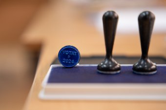 Szélsőjobbos a jobbközép liberális ellen: vasárnap eldől, ki lesz Románia következő államfője