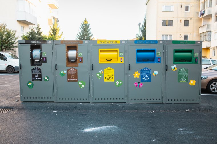 Kézbesítik az új hulladékgyűjtő szigetek kártyáit Kézdivásárhelyen