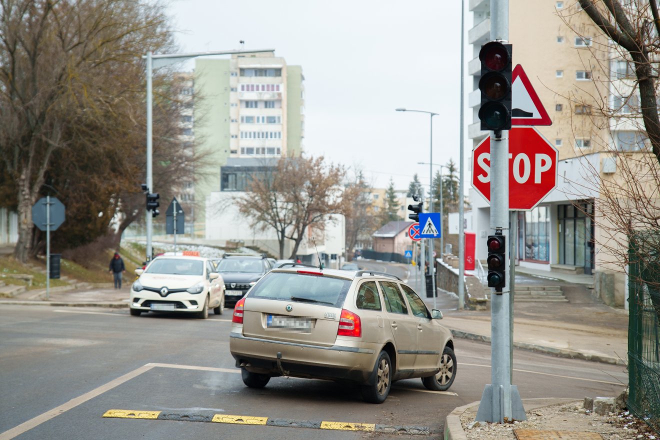 Új forgalomirányítási rendszerhez kell hozzászokniuk a városlakóknak •  Fotó: Tuchiluș Alex