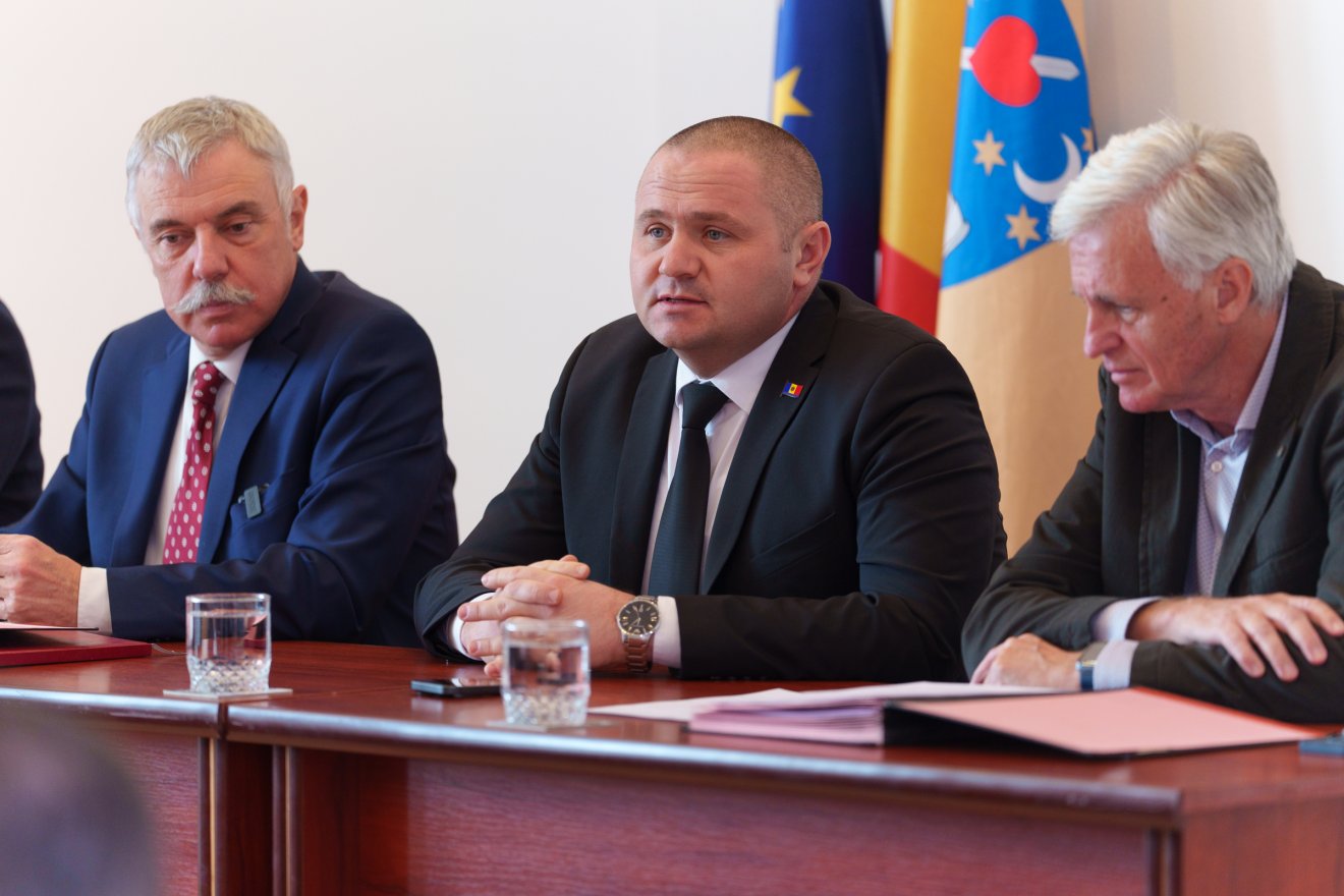 A tanácsülésen részt vett Andrian Talmaci, Cimișlia járás elnöke is •  Fotó: Tuchiluș Alex