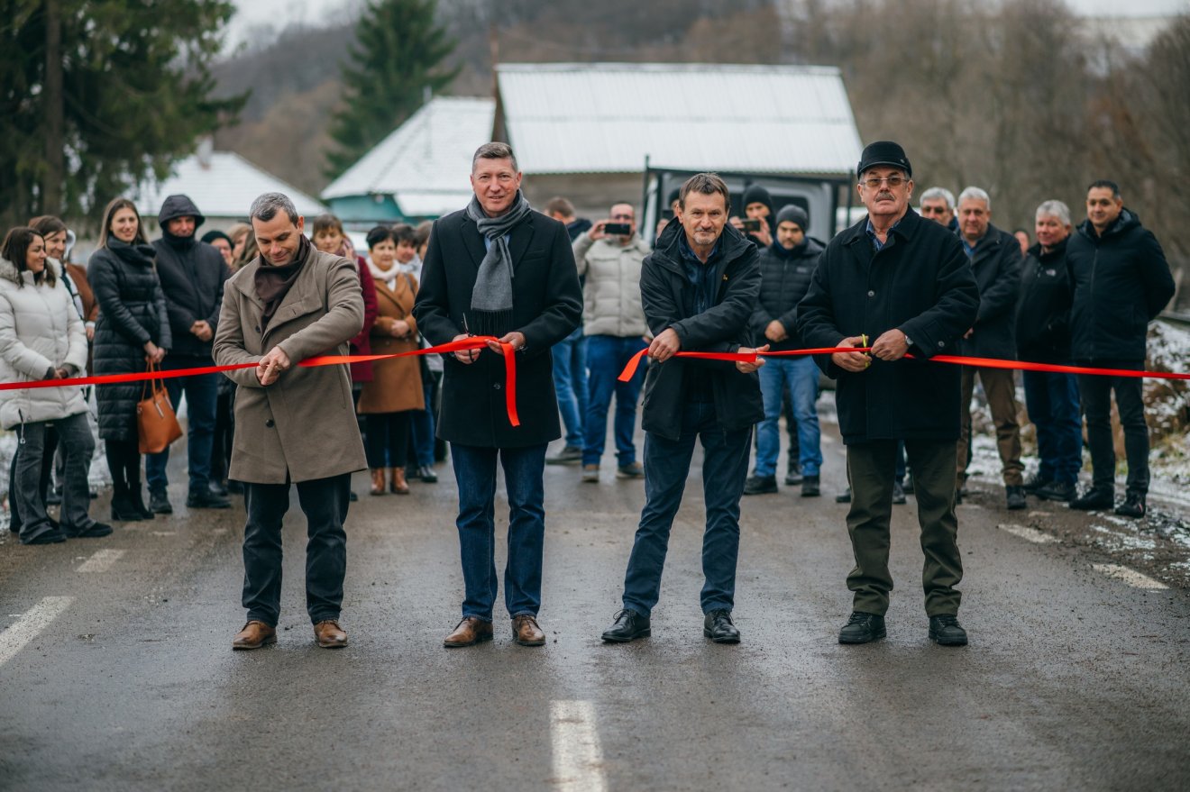 Birtokba vette a forgalom a Kuvaszóba vezető új utat •  Fotó: Bardoc Község/Facebook