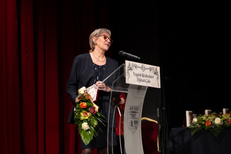 Kis Katalin, a mazsorettek irányítója •  Fotó: Tuchiluș Alex