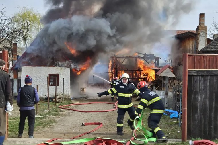Gyermekek okozhatták a tüzet, ló és csikó pusztult el az istállóban